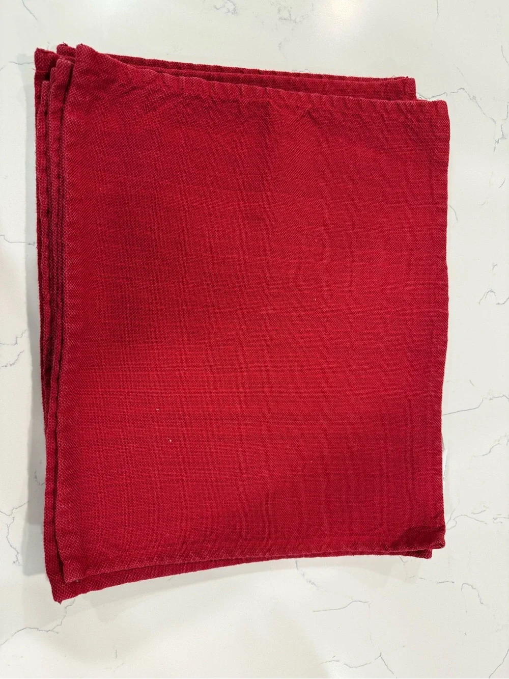 8 red placemats